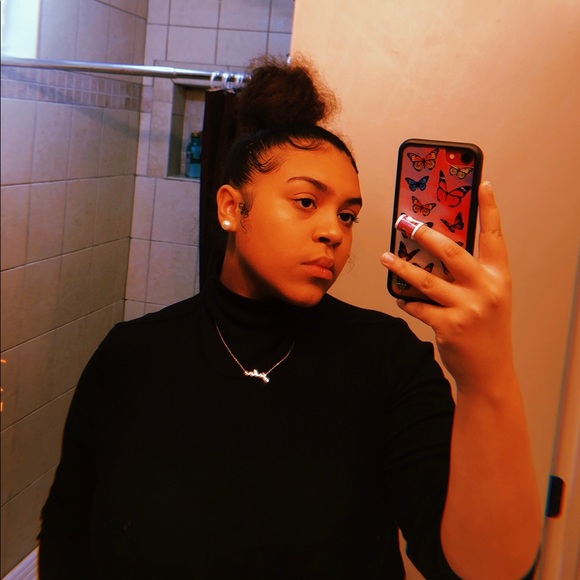 Meet your Posher, Kendall - Picture 1 of 1